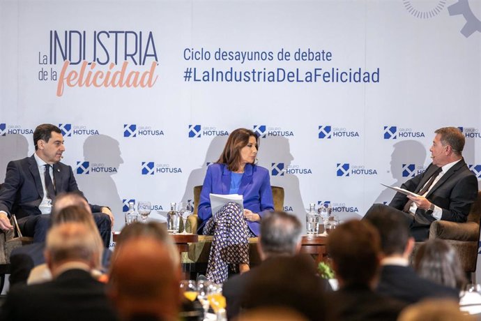 El presidente de Castilla-La Mancha, Emiliano García-Page, en los desayunos 'La industria de la felicidad'.