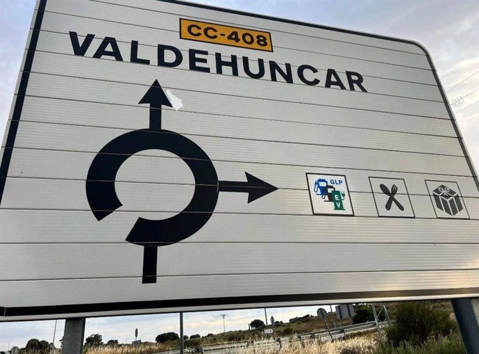 Transporte y Aedive presenta el plan de señaléctica de estaciones de carga a los operadores de recarga.