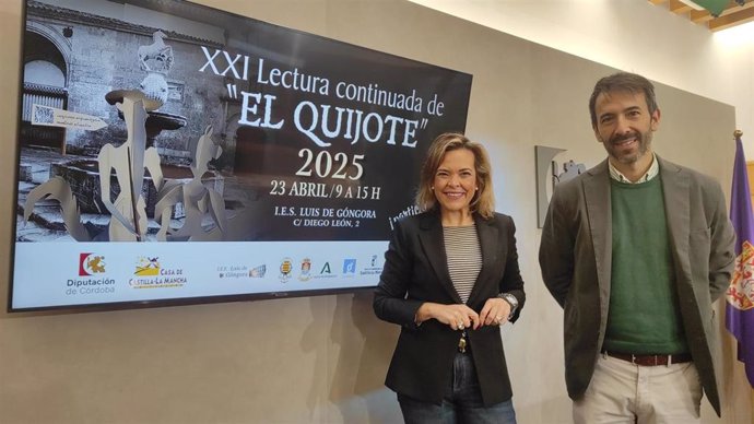 Auxiliadora Moreno y Antonio Porcuna, durante la ‘Lectura continuada de El Quijote’.
