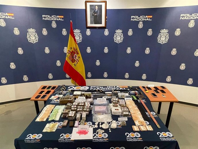 Imagen de todo lo incautado a un grupo dedicado al tráfico de drogas en Palencia.