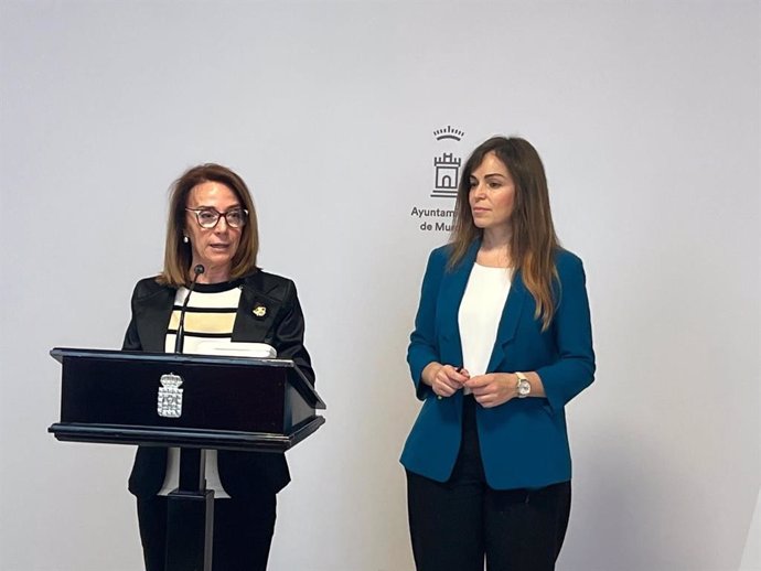 La edil de Educación, Belén López, en una rueda de prensa