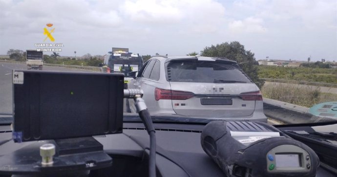 La Guardia Civil investiga a un conductor que circulaba con un turismo de alta cilindrada que superaba en más del doble la velocidad máxima permitida