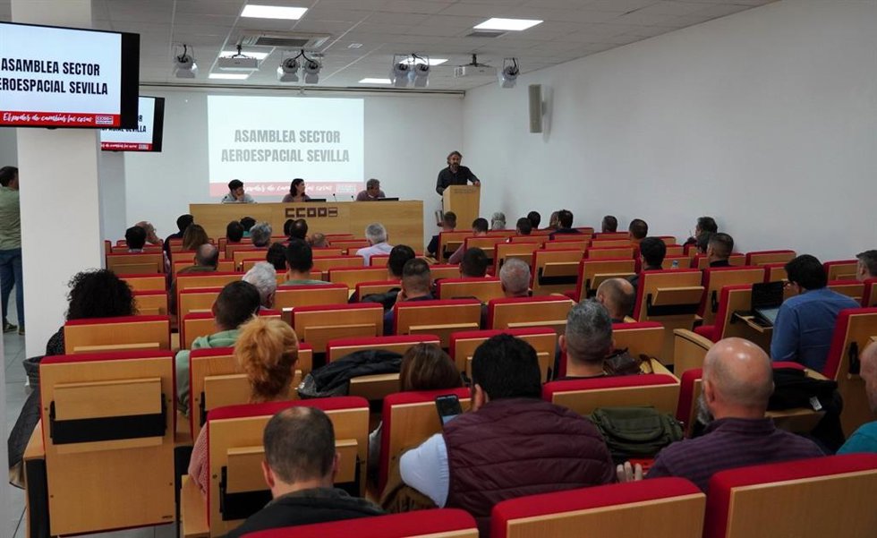 Asamblea en la que han participado los delegados sindicales de CCOO en el sector aeroespacial sevillano.