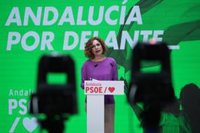 Montero afea la crítica "infantil" del PP al viaje de Sánchez a China: "Moreno se fotografió con la hoz y el martillo"