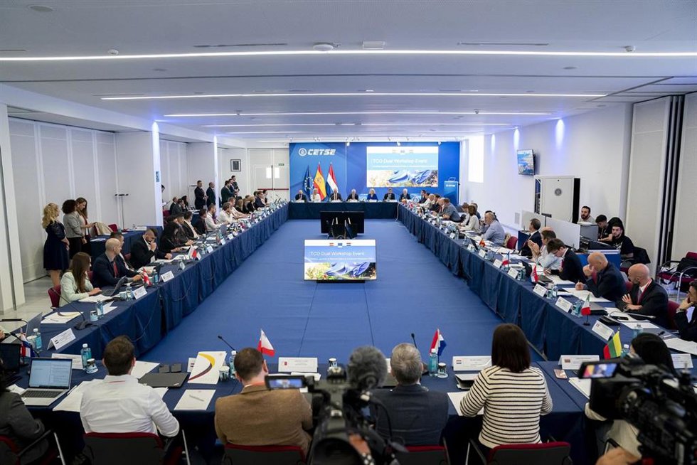 Archivo - Vista de los asistentes durante la inauguración de un taller sobre la emisión de órdenes de retirada de contenidos violentos en internet, en el Centro Tecnológico de Seguridad (CETSE), a 23 de mayo de 2024, en Madrid (España).