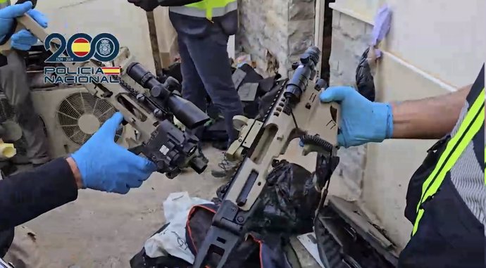 Armas intervenidas por la Policía Nacional en el marco de la operación Orenev explotada en Pechina (Almería).