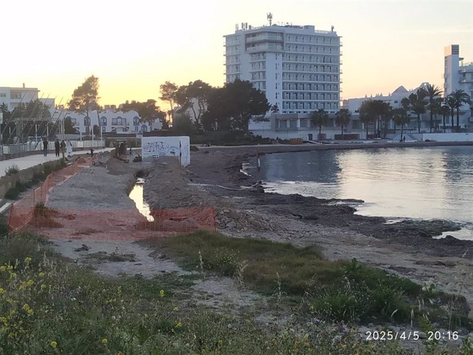 Archivo - Playa d'en Xinxó de Ibiza donde dicen que ha habido un vertido de heces