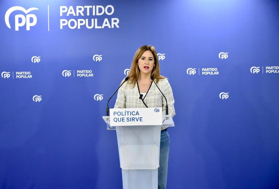 La vicesecretaria general del PP Aragón, Rocío Dívar, durante la rueda de prensa de este viernes en la sede de los populares.