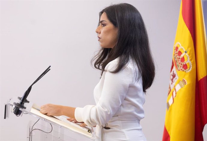 La portavoz de VOX en el Congreso, Pepa Millán, durante una rueda de prensa anterior a la Junta de Portavoces, en el Congreso de los Diputados.