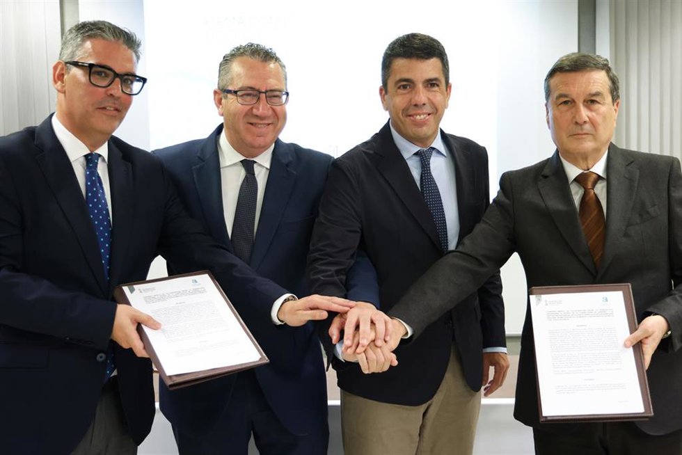 El president de la Generalitat, Carlos Mazón, visita el Centro Doctor Esquerdo