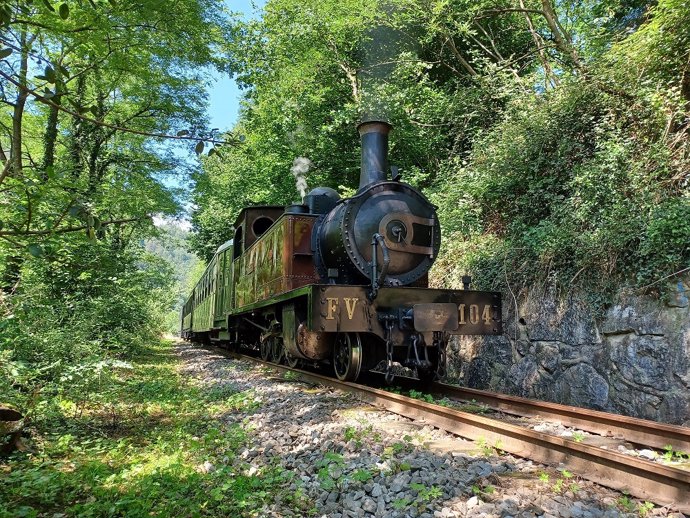 Archivo - Una de los trenes de vapor del Museo Vasco del Ferrocarril.