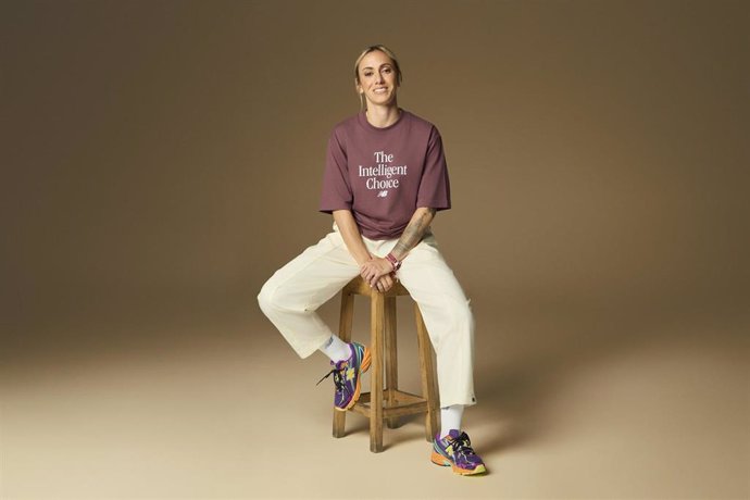 Archivo - Angela Sosa posa con ropa de la marca deportiva de 'New Balance'
