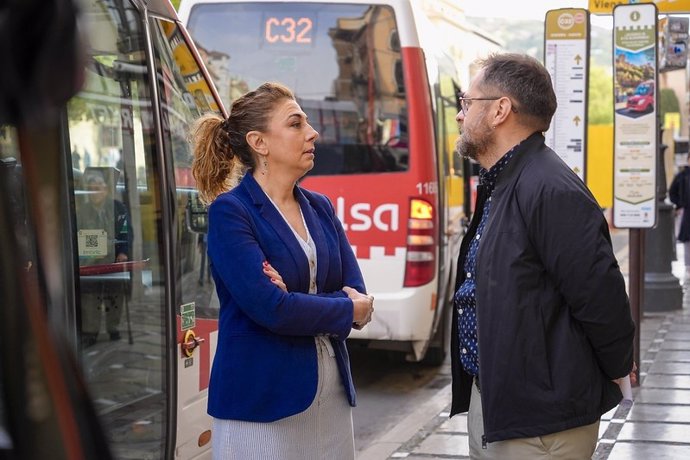 Los ediles del PSOE de Granada Raquel Ruz y Juanjo Ibáñez