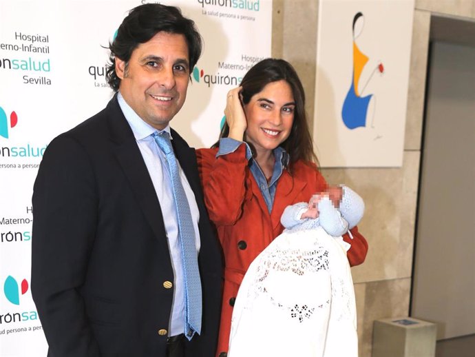 Francisco Rivera y Lourdes Montes junto a su hijo Nicolás