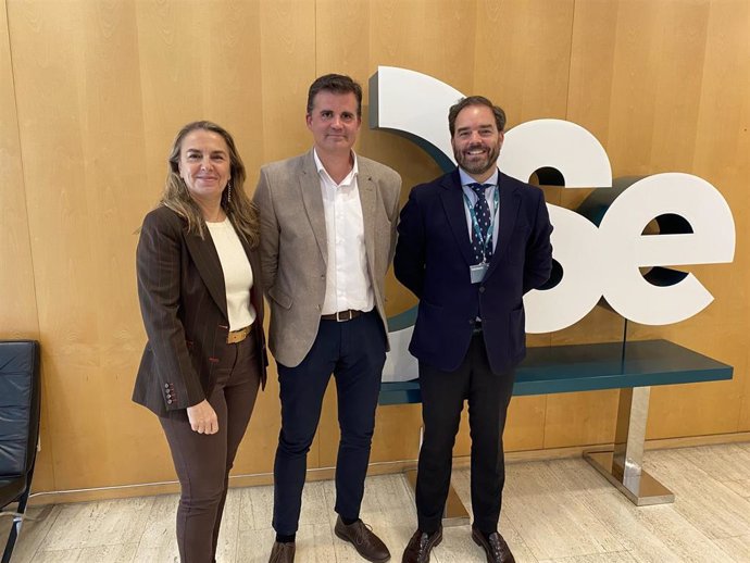 Responsables de la Diputación junto al CEO de Magtel