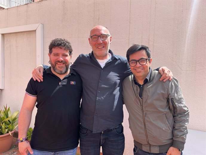 Amets Martínez de Heredita, Eugeni Rodríguez y Gerardo Pisarello tras la reunión de este viernes en Barcelona