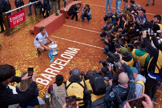 Archivo - El tenista noruego Casper Ruud tras ganar el Barcelona Open Banc Sabadell-71º Trofeo Conde de Godó en 2024