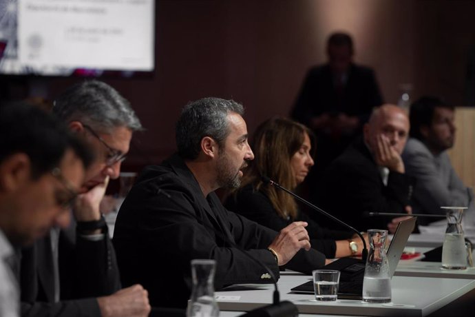 Archivo - El líder de Junts en Manresa (Barcelona), Ramon Bacardit, interviene durante el pleno de la Diputación de Barcelona para aprobar el cartapacio municipal, en Escola Industrial, a 25 de julio de 2023, en Barcelona, Catalunya (España). 