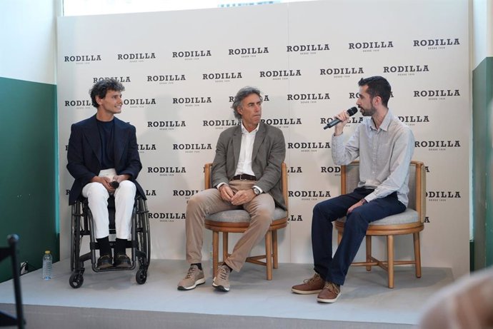 Cisco García, tenista profesional en silla de ruedas; Gerard Tsobanian, presidente y consejero delegado del Mutua Madrid Open; e Iván Pulido, Marketing Manager en Rodilla, en un evento en Madrid.