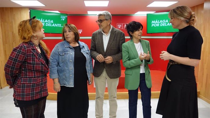 La secretaria de Salud del PSOE andaluz, María Ángeles Prieto, y la secretaria de Salud del PSOE de Málaga, Carmen Martín, han anunciado una iniciativa en el Parlamento andaluz para detener "el desmantelamiento" de la Unidad de Endometriosis del Materno.