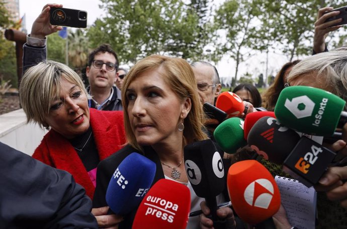 La exconsellera de Justicia y Emergencias de la Generalitat Salomé Pradas ofrece declaraciones a los medios