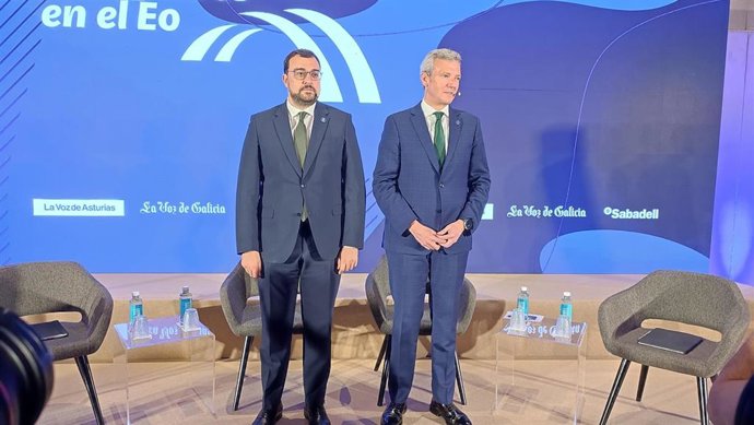 O presidente do Principado de Asturias, Adrián Barbón, e o presidente da Xunta de Galicia, Alfonso Rueda, na sétima edición dos 'Encontros do Eo'.