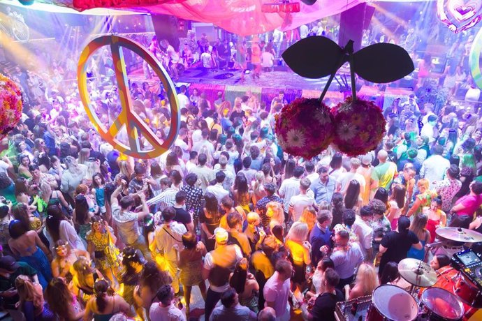 Archivo - Decoración y vista general de una fiesta en una discoteca.