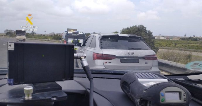 La Guàrdia Civil investiga a un conductor que circulava amb un turisme d'alta cilindrada que superava en més del doble la velocitat màxima permesa