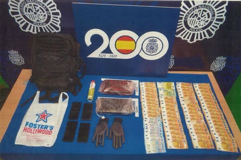 Dos detenidos en Valladolid tras arrojar desde un vehículo una mochila con dos kilos de cocaína.