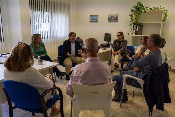 Imagen de la reunión del Ayuntamiento de Punta Umbría (Huelva) con asociaciones de El Portil.