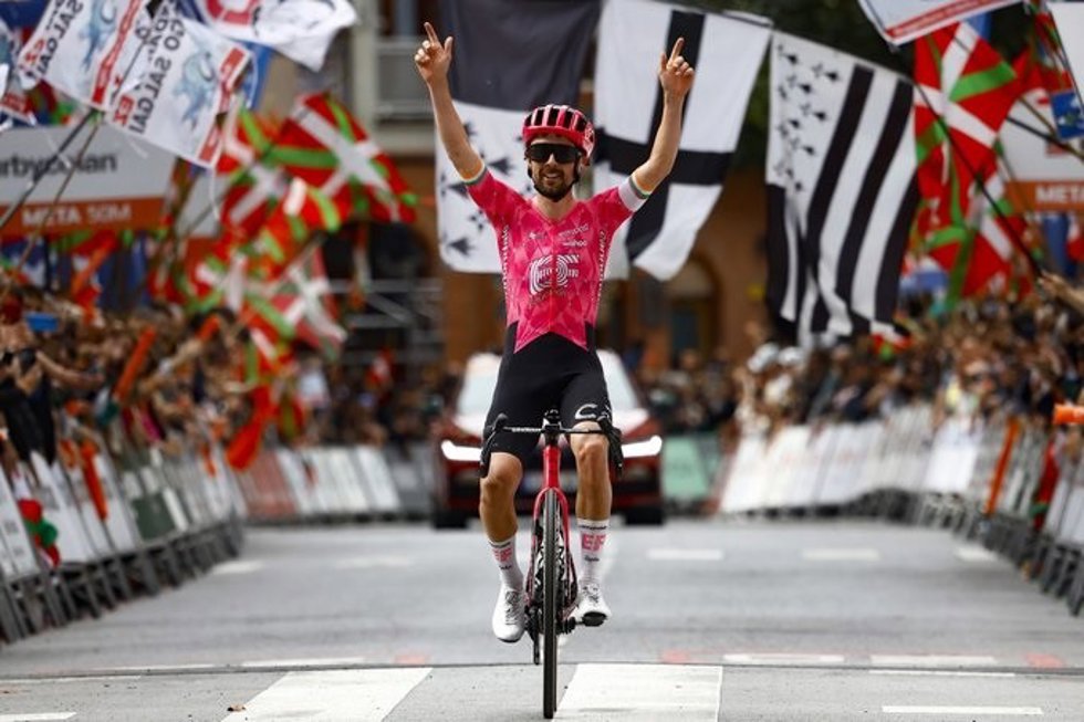 El ciclista irlandés Ben Healy (EF Education-EasyPost) ha ganado este viernes la quinta etapa de la Itzulia, disputada entre Urduña y Gernika-Lumo sobre 172,3 kilómetros.