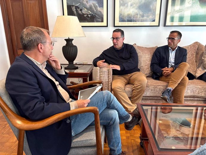 Visita institucional del consejero de Educación, Poli Suárez, al Cabildo de La Palma