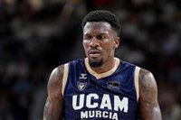 Dylan Ennis renueva una temporada más con el UCAM Murcia