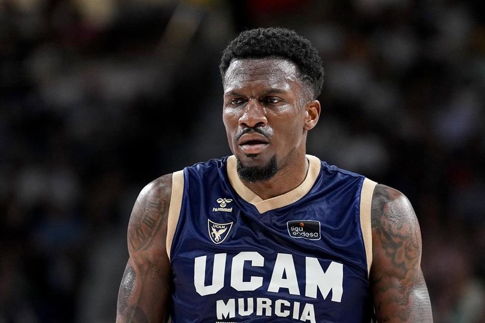 Archivo - Dylan Ennis, en un partido con el UCAM Murcia.