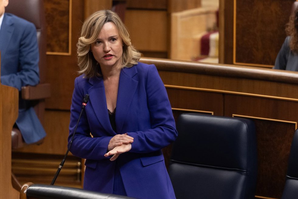 La ministra Portavoz, de Educación, Formación Profesional y Deporte, Pilar Alegría, interviene durante una sesión de control al Gobierno, en el Congreso de los Diputados, a 9 de abril de 2025, en Madrid (España).