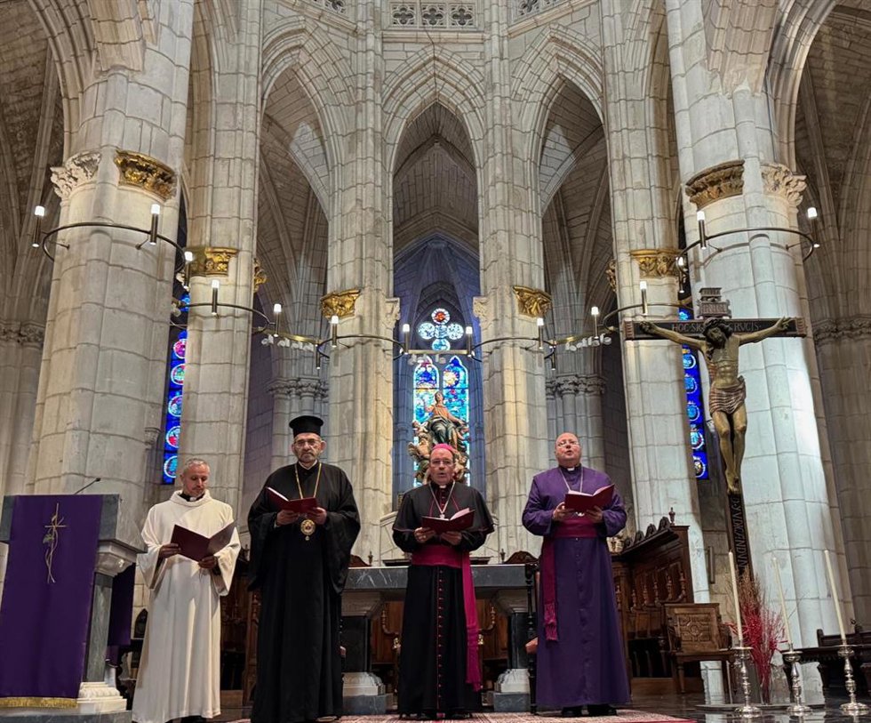 Celebración ecuménica en la Catedral de Santa María de Vitoria-Gasteiz .