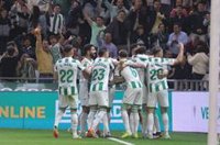 El Córdoba frustra al Levante en un loco descuento