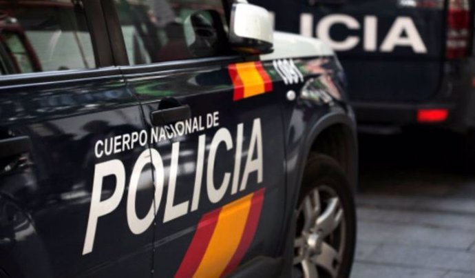 Archivo - Sucesos.- Detenido tras intentar robar una botella de licor en un bar y agredir al dueño en Valladolid