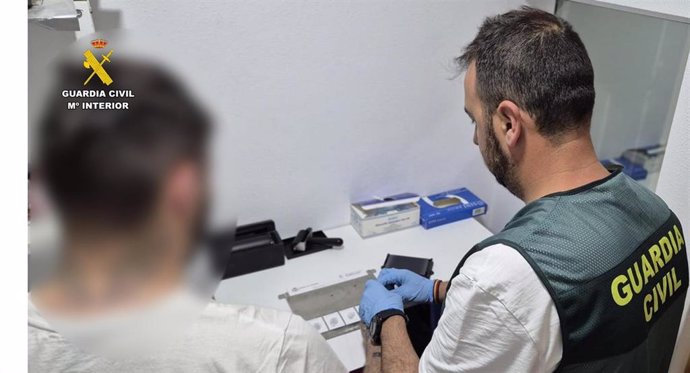 Detenida una pareja por cometer 50 delitos en cinco meses con robos de vehículos en Alicante y Valencia