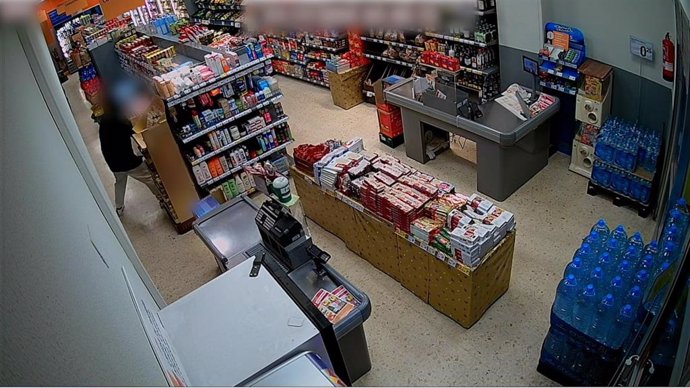 Tres detenidos por cometer robos con violencia e intimidación en casas, farmacias o supermercados