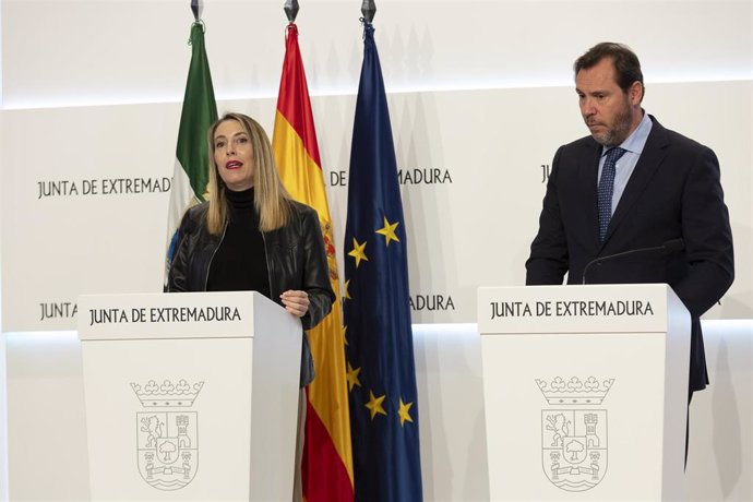Archivo - María Guardiola y Óscar Puente, tras la reunión que mantuvieron en febrero de 2024 