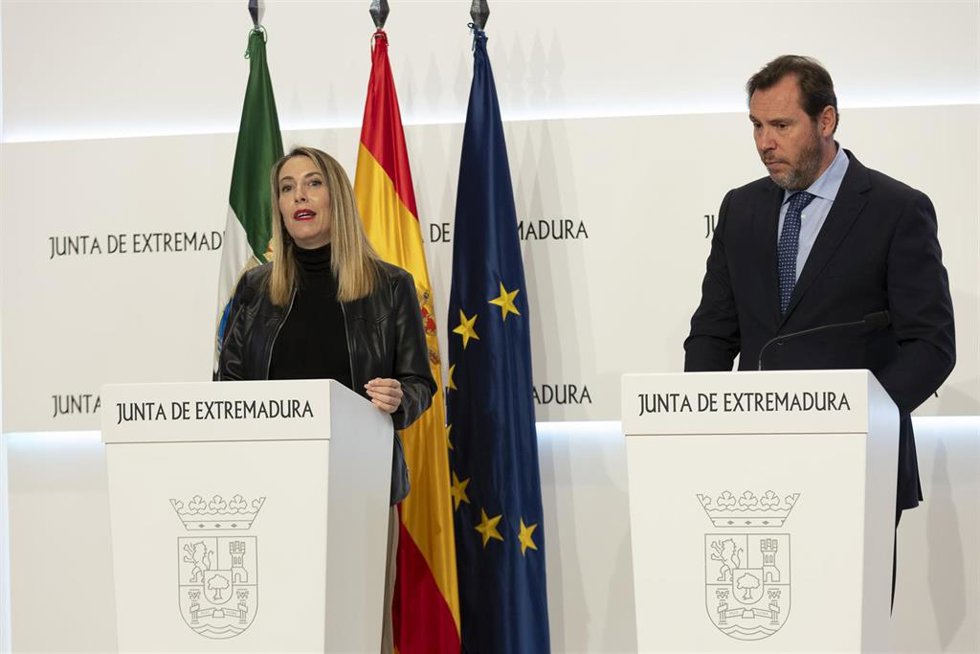 Archivo - María Guardiola y Óscar Puente, tras la reunión que mantuvieron en febrero de 2024