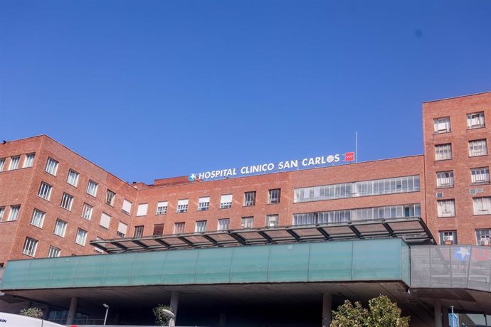 Archivo - Fachada del Hospital Clínico San Carlos, a 8 de agosto de 2024, en Madrid (España).