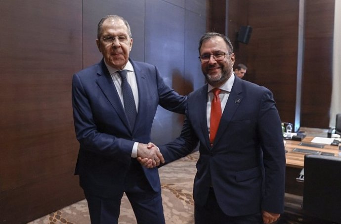 Sergei Lavrov e Yván Gil em Antalya, Turquia