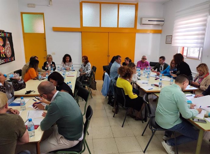 El plan trienal de formación para el profesorado incluye cursos de competencia digital, idiomas, atención a la diversidad y convivencia escolar.
