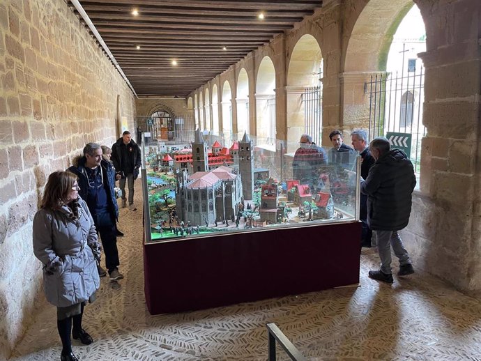 Excelente respuesta popular a la exposición de Playmóbil que puede visitarse en el Claustro del Monasterio de Cañas