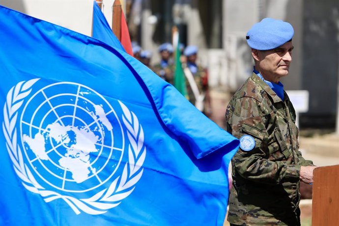NAQOURA, 20 de março de 2025 -- Aroldo Lazaro Saenz, chefe da Força Interina das Nações Unidas no Líbano (UNIFIL), participa de uma cerimônia que marca o 47º aniversário do estabelecimento da missão em sua sede no sul do Líbano, em Naqoura, em 19 de março