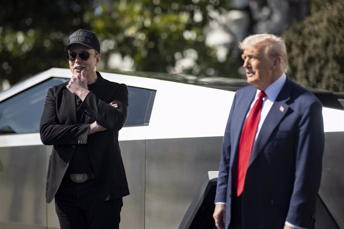 Archivo - El president dels Estats Units, Donald Trump, amb Elon Musk