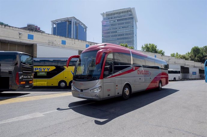 Archivo - Un autobús en la estación Sur de Méndez Álvaro con motivo de la operación salida de inicios de agosto, a 28 de julio de 2023, en Madrid (España). Tráfico prevé casi ocho millones de desplazamientos por carretera durante este fin de semana, más d