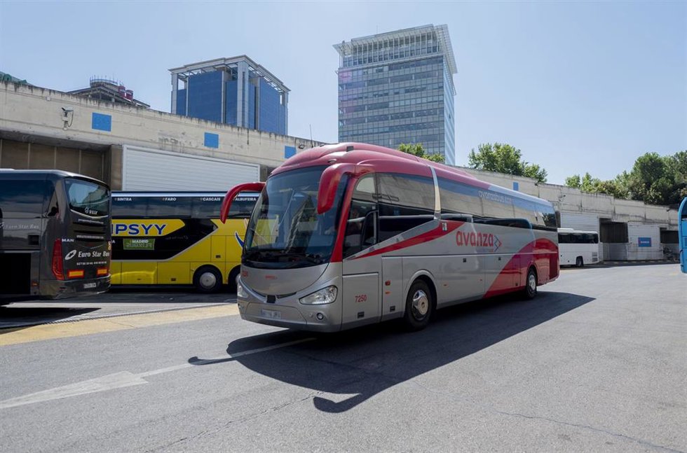 Archivo - Un autobús en la estación Sur de Méndez Álvaro con motivo de la operación salida de inicios de agosto, a 28 de julio de 2023, en Madrid (España). Tráfico prevé casi ocho millones de desplazamientos por carretera durante este fin de semana, más